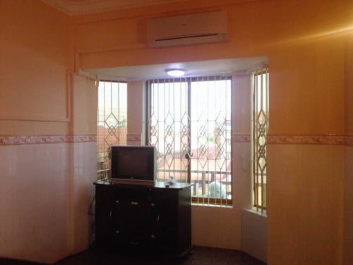 House for rent near independence monument (Kab Ko Market)