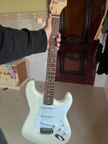 Square Fender Original U.S.A (ចរចារ បាន)