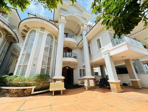 វីឡាទោលលក់ក្រោមតម្លៃទីផ្សារ!!