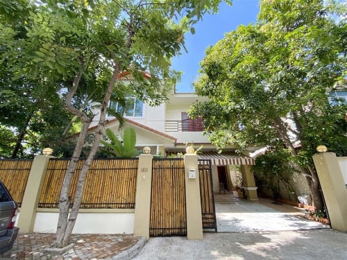 Compound Villa For Rent in Bassac Garden City