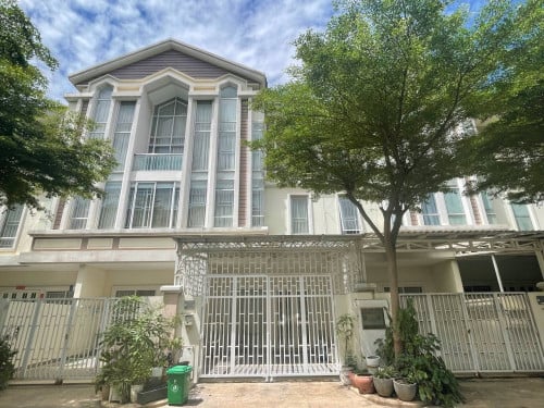 Link house for rent at borey Chipmong SenSok