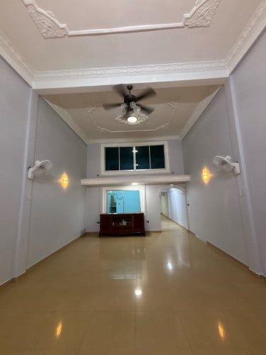 ផ្ទះល្វែងលក់