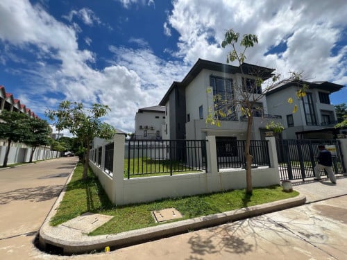 វិឡាជួល​ បងៗ​  តម្លៃ​ 4100$  (ចរចារ) ទីតាំង​ បូរី​ជីបម៉ុង​ 598Telegram  015610150