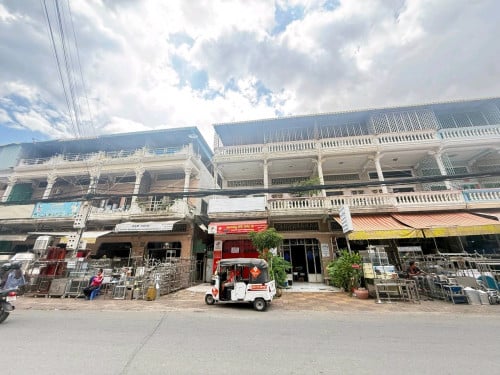 ផ្ទះសម្រាប់លក់&ជួល នៅអូឡាំពិច