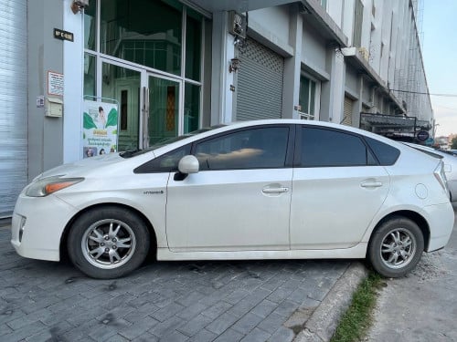 ឡានPrius 010 options 3ម្ចាស់ដើមលក់