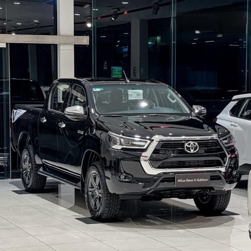 Hilux Revo V-Edition ពណ៌ខ្មៅស្តុកលឿន