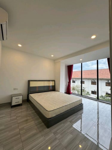 Room for Rent – $165/month🏙️ Corner Unit with Full Glass Window & River View