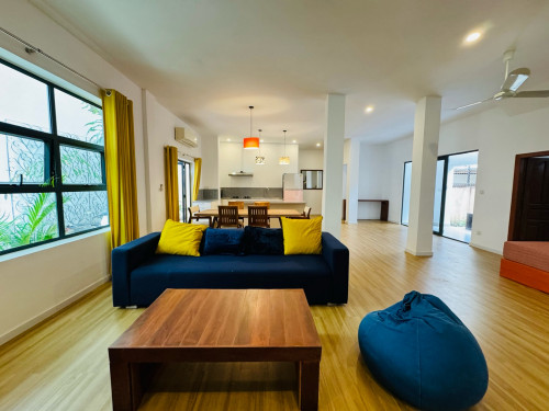 Spacious 2 Bedroom For Rent in Tonle Bassac Area, Walk 2 Minutes From Independence Monument