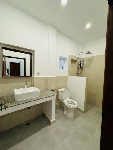 Spacious 2 Bedroom For Rent in Tonle Bassac Area, Walk 2 Minutes From Independence Monument
