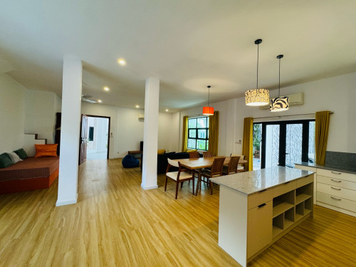 Spacious 2 Bedroom For Rent in Tonle Bassac Area, Walk 2 Minutes From Independence Monument