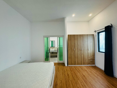 Spacious 2 Bedroom For Rent in Tonle Bassac Area, Walk 2 Minutes From Independence Monument