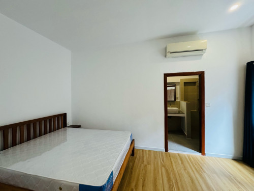 Spacious 2 Bedroom For Rent in Tonle Bassac Area, Walk 2 Minutes From Independence Monument