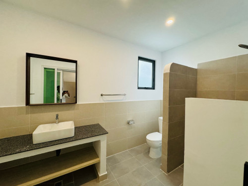 Spacious 2 Bedroom For Rent in Tonle Bassac Area, Walk 2 Minutes From Independence Monument