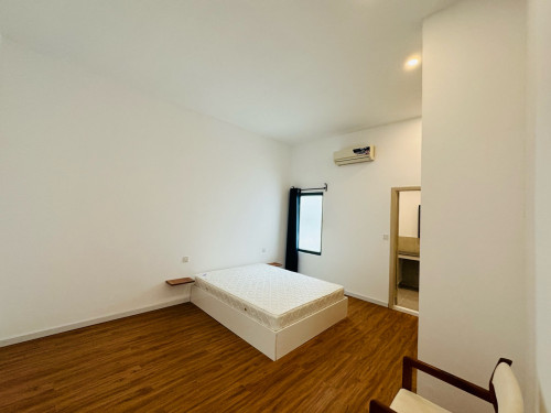Spacious 2 Bedroom For Rent in Tonle Bassac Area, Walk 2 Minutes From Independence Monument