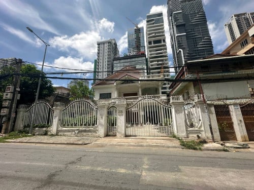 Villa for rent at bkk1
