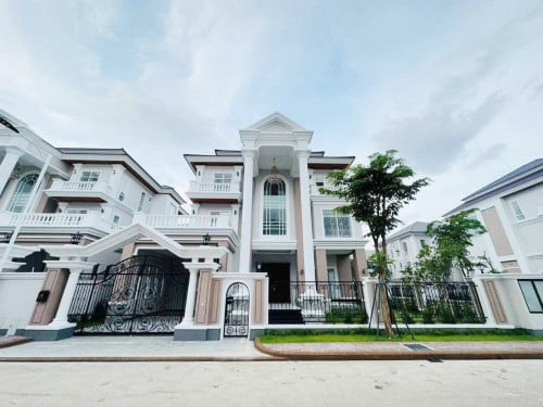 វីឡាឃ្វីនសម្រាប់លក់ (បន្ទាន់​) គម្រោង ប៉េងហួត​ដឹស្តា មុនីរ៉ាហ៍ ( ប្រភេទផ្ទះនៅកែង)