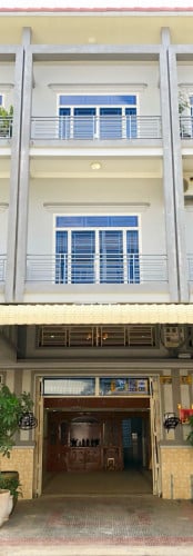 ផ្ទះអាជីវកម្មលក់បន្ទាន់នៅ​ បុរីហុងឡាងយ​ ត្រពាំងថ្លឹង