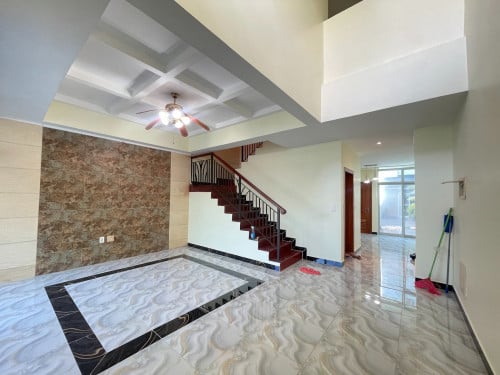 វីឡាកូនកាត់កែងសម្រាប់ជួល​ -R203