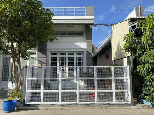 ផ្ទះសល់ដីចំហៀងលក់នៅបុរីពិភពថ្មីចំការដូង៣