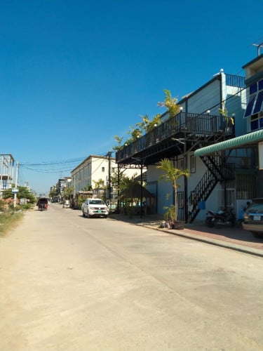 #ផ្ទះអាជីវកម្ម លក់ឡៃឡុង ជាប់ផ្លូវរដ្ឋ12ឞ 100ឞ ពីបុរីពិភពថ្មីឈូកវ៉ា2