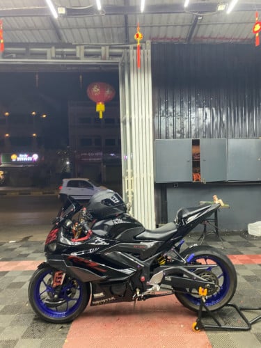 ម៉ូតូជិះផ្ទាល់ខ្លួនyamaha R3