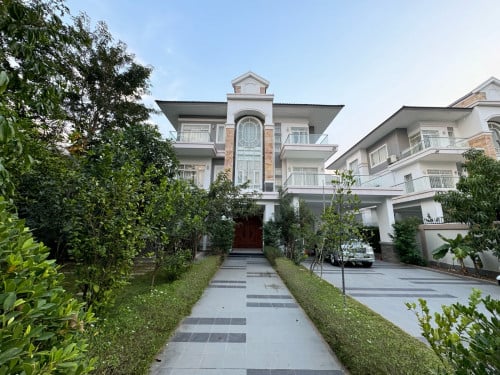 Spacious Villa 6 Bedrooms For Rent At Peng Hout Along Hunsen Blvd