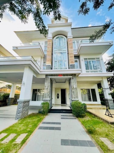 Spacious Villa 6 Bedrooms For Rent At Peng Hout Beoung Snor