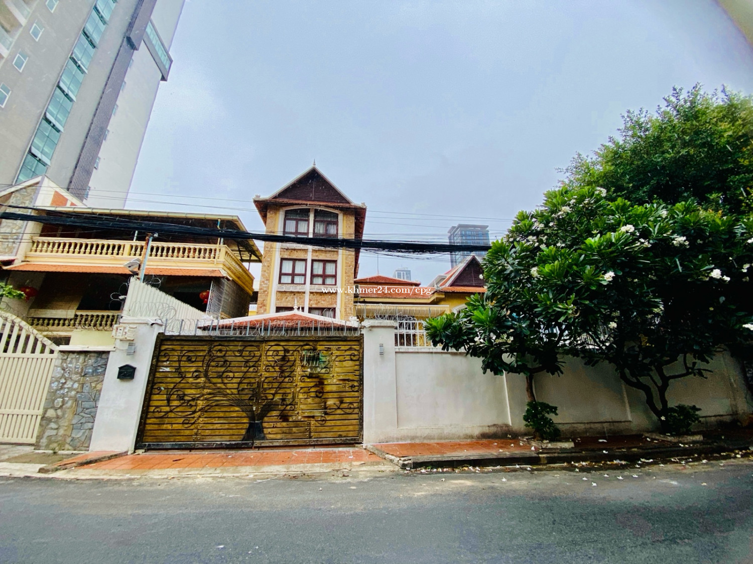 14Room Boutique or Villa For Rent In BKK1 has Pool