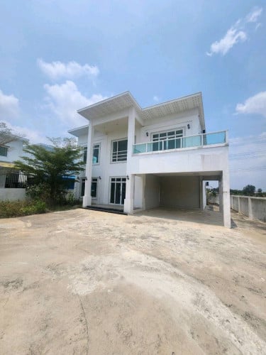 ផ្ទះលក់ឡៃឡុង