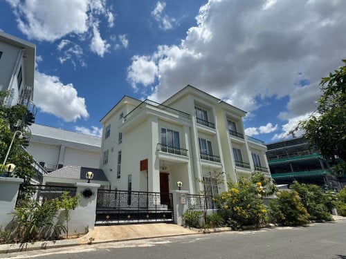 6 Bedrooms Villa For Rent in (Borey Villa Town) Close to ISPP Along Sun Sen Blvd.