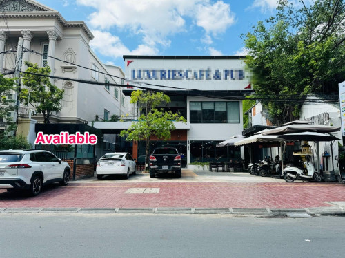Restuarant  For Rent in Doun Penh.
