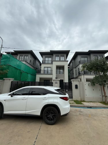 Villa Queen B2 chipmong 6A rent 1800$