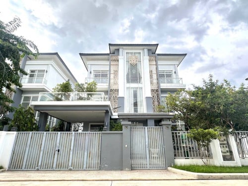 វីឡាឃ្វីនលក់បន្ទាន់នៅវ៉ារីណា