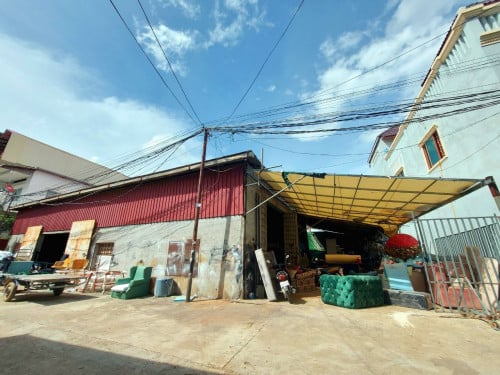 ឃ្លាំងលក់/ជួល ៖ ផ្លូវរ៉ាដា, ភូមិទំនប់, សង្កាត់ភ្នំពេញថ្មី ,ខណ្ឌសែនសុខ, រាជធានីភ្នំពេញ