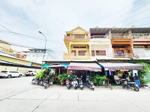 ផ្ទះល្វែងបន្ទាប់កែង លក់