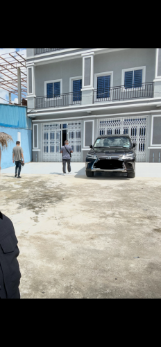 ផ្ទះ2ល្វែងសម្រាប់លក់ទីតាំងល្អរកសុីបានបងប្អូន ផ្លូវ42