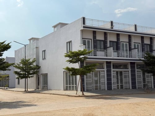 ផ្ទះអាជីវកម្មកែងសំរាប់ជួលលើផ្លូវធំ Rental Price: $350/month