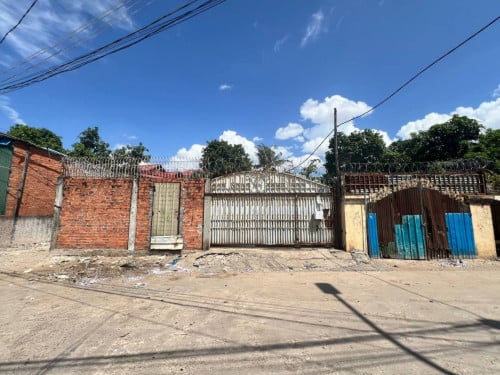 Land For Sale- Chroy Chongvar