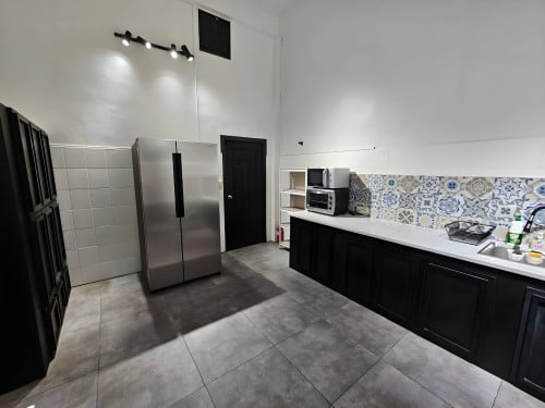Renovated 3 Bedrooms Apt For Rent- BKK1 Area. Street 310