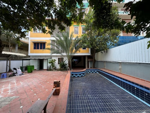 Small Building For Rent in Doun Penh Very good for living, office, NGO, organization, school.