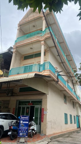 ជាន់ទីពីរ