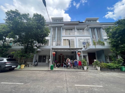 **វីឡាកូនកាត់ សម្រាប់ជួល នៅបុរីប៉េងហ៊ួត ស្ទឹងមានជ័យ