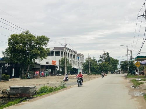 ផ្ទះល្វែងលក់បន្ទាន់ខ្លាំង