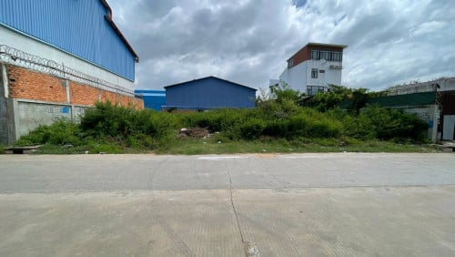 ដីលក់នៅក្រោយផ្សារបឹងបៃតង