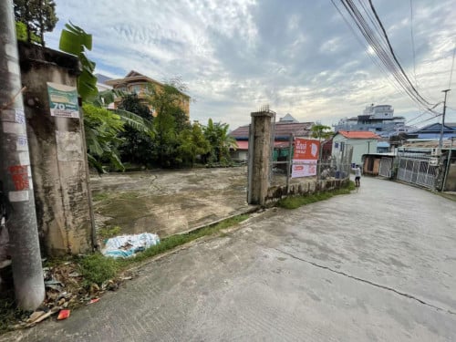 ដីលក់ ទំហំ (989 ម៉ែត្រការ៉េ) សម្រាប់លក់ត្រឹមតែ ១នាទី ពីសាលាសង្កាត់លេខ២ ខេត្តព្រះសីហនុ