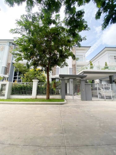 វីឡាទោលសម្រាប់លក់ នៅបុរីវ៉ារីណា | Single Villa for Sale at Borey Varina