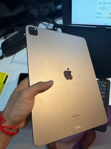 I want to sell my best ipad 12.9 inch M2 Wifi 128GB លក់​​​ ipad 12.9 M2 97% ចង់ប្តូរសេរី​