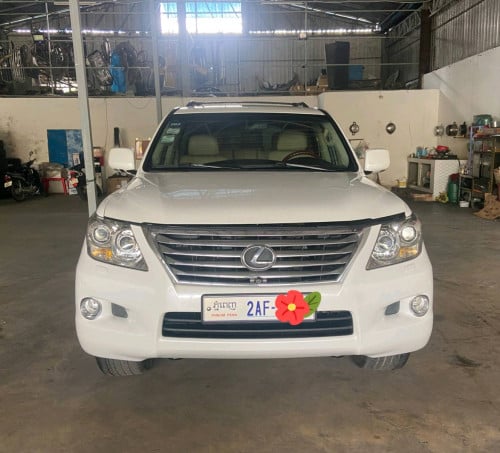 Lexus Lx 570 ( full options  )