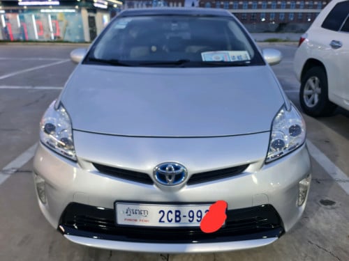 Prius012 Deluxe solar 2CB-99xxប្រើបាន១០ខែ