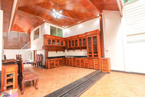 Spacious Villa 5 Bedrooms For Rent in Bassac Garden City